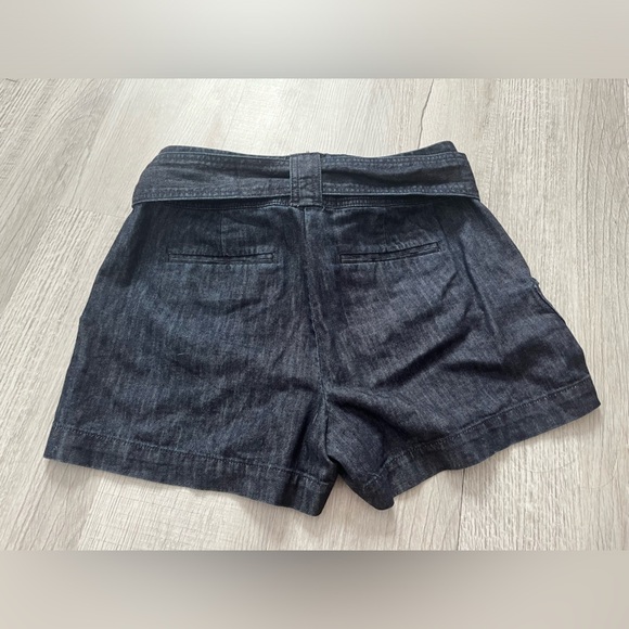 Loft Outlet NWT dark denim shorts with belt size 8 - Picture 2 of 9